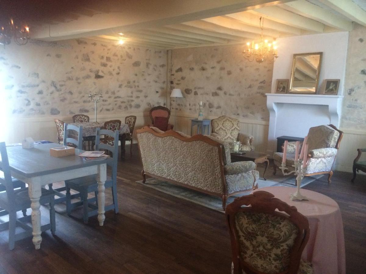 Chambres D'Hotes La Chaumiere Coulonges  Buitenkant foto