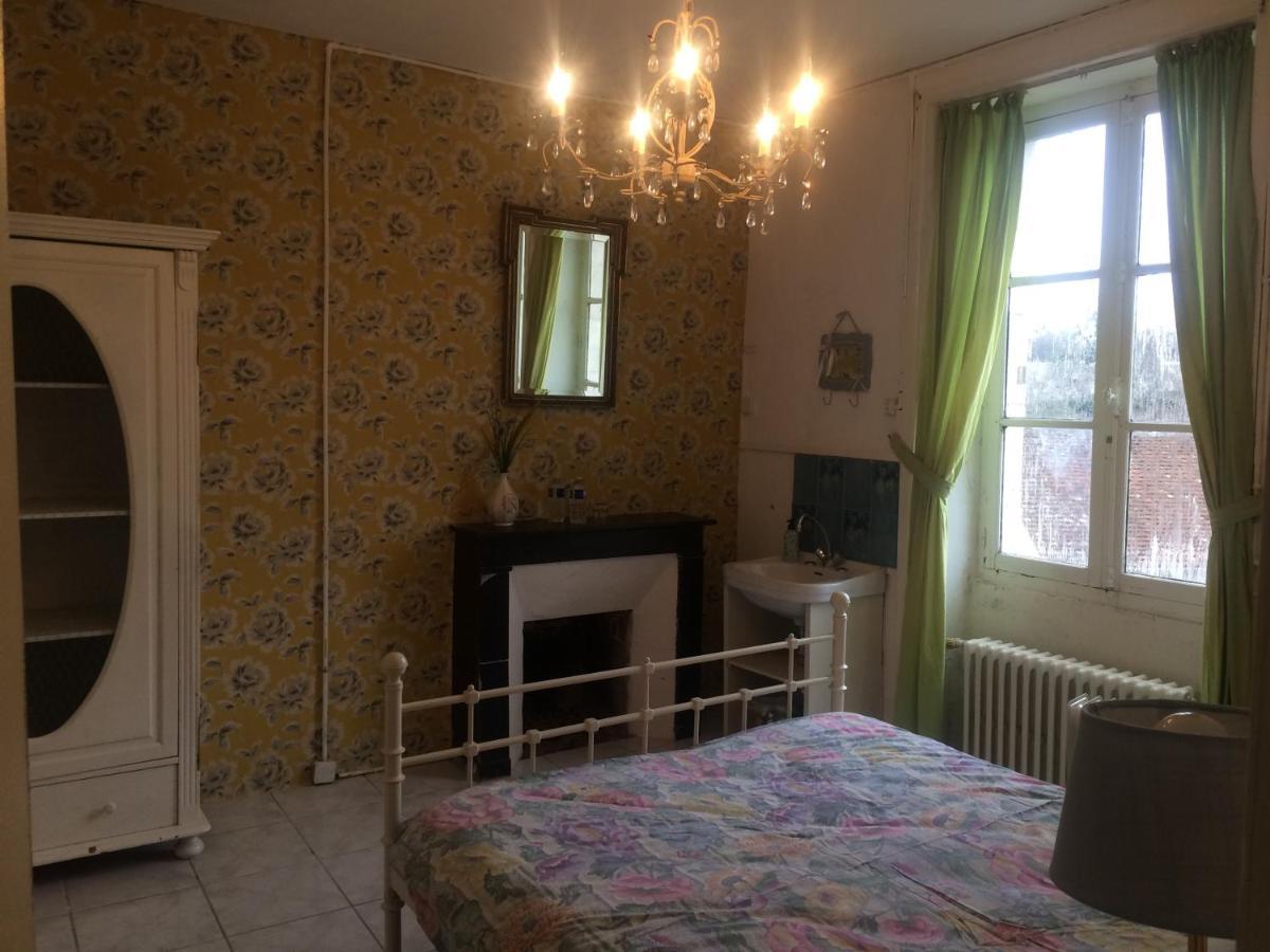 Chambres D'Hotes La Chaumiere Coulonges  Buitenkant foto