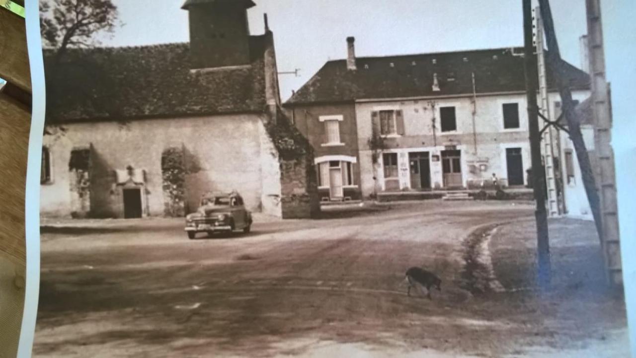 Chambres D'Hotes La Chaumiere Coulonges  Buitenkant foto