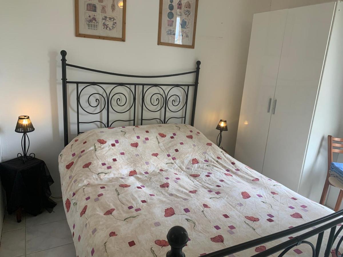 Chambres D'Hotes La Chaumiere Coulonges  Buitenkant foto